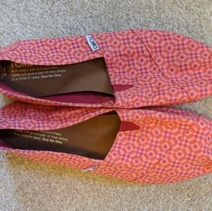 TOMS Size 8 Like New Condition